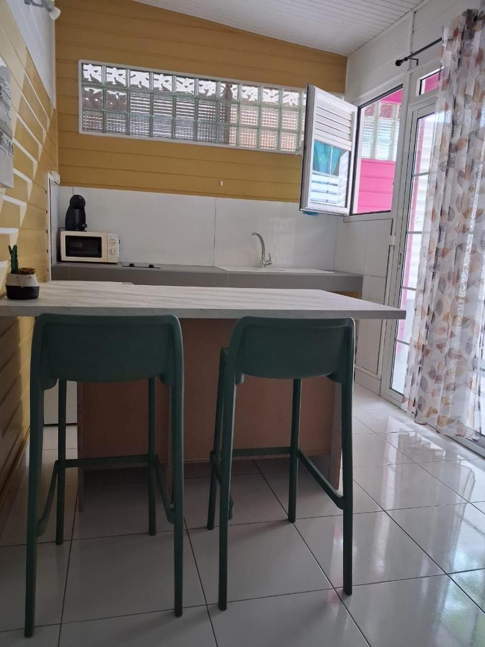 Kitchen or kitchenette, Living room