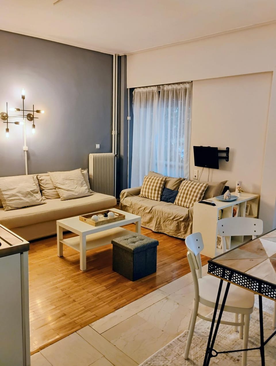 TV and multimedia, Living room, Seating area