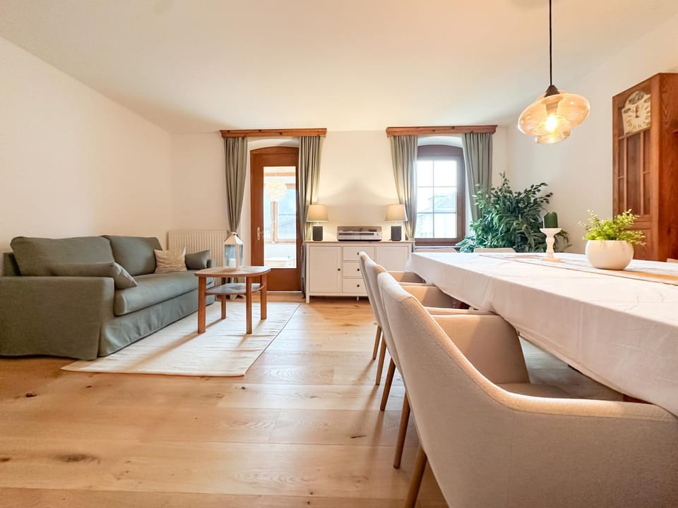 Living room, Seating area, Dining area
