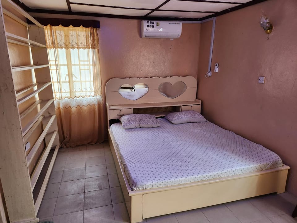 Cozy Flat Spur Rood Vacation rental in Freetown