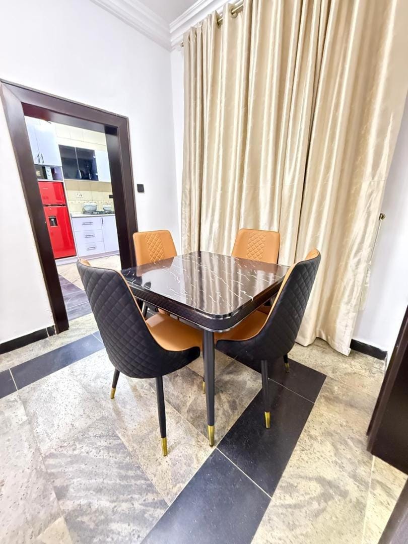 Stylish Luxe 2 Bedroom APT 2 - Maitama with Netflix, 247 Power & Wifi Apartment in Abuja