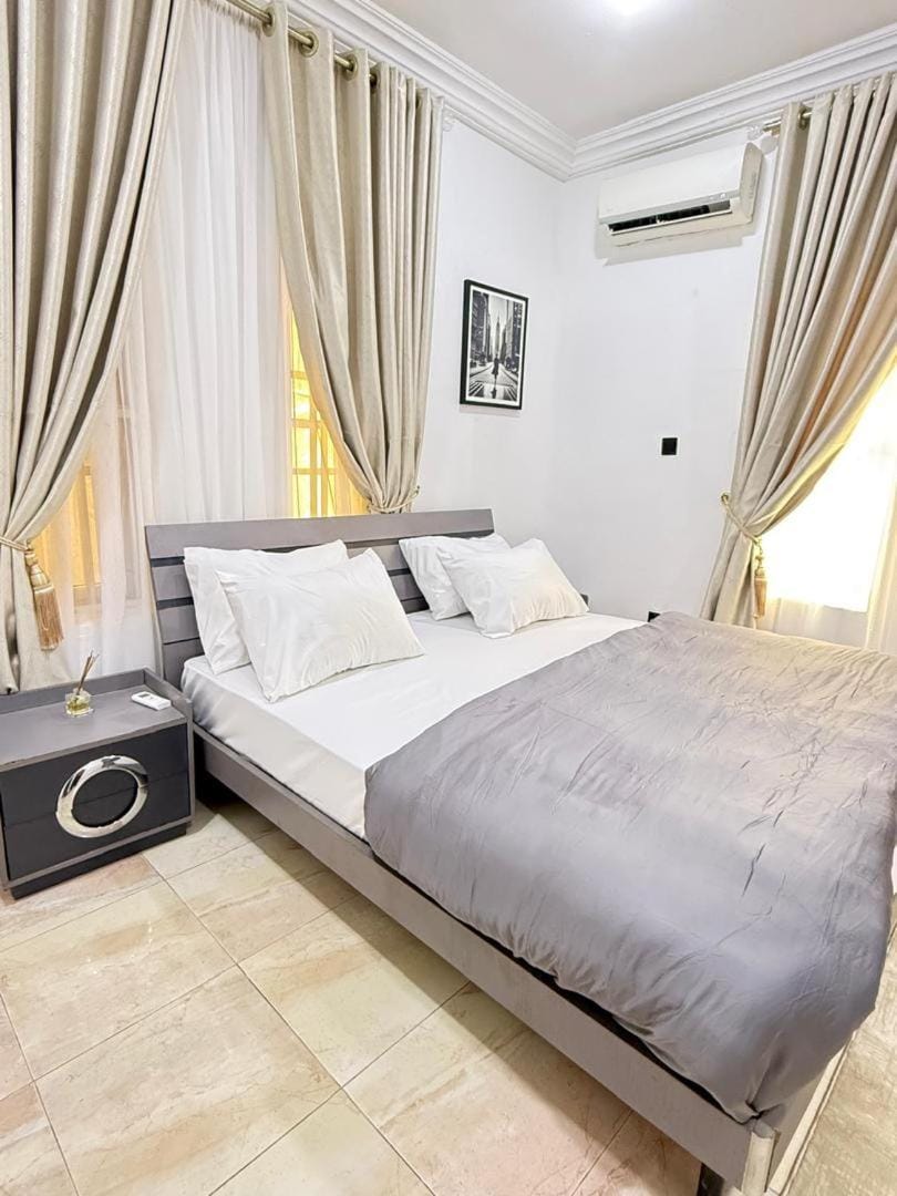 Stylish Luxe 2 Bedroom APT 2 - Maitama with Netflix, 247 Power & Wifi Apartment in Abuja