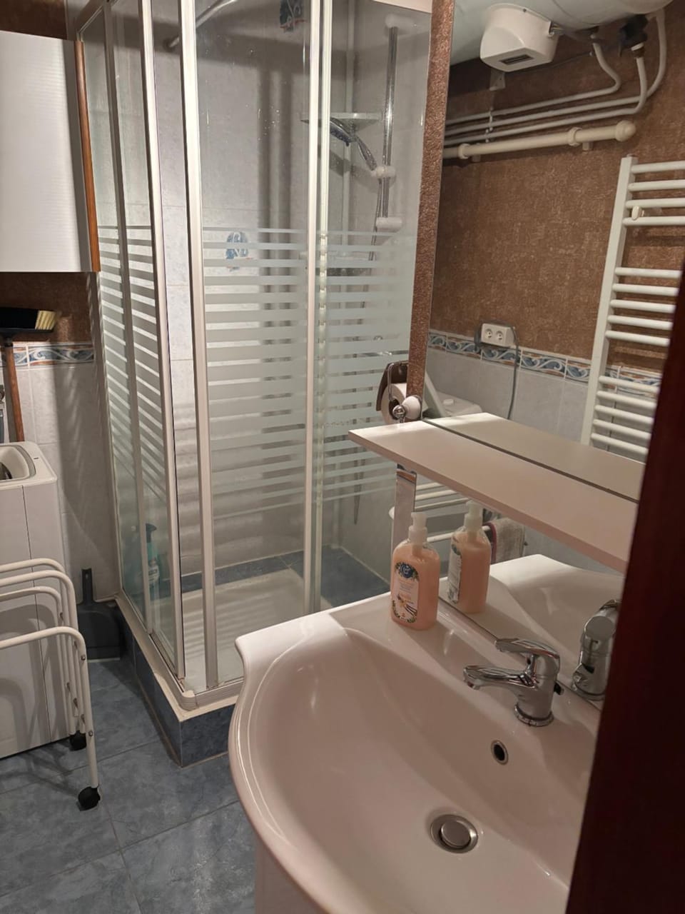 Shower, Bathroom, hair dryier, washing machine