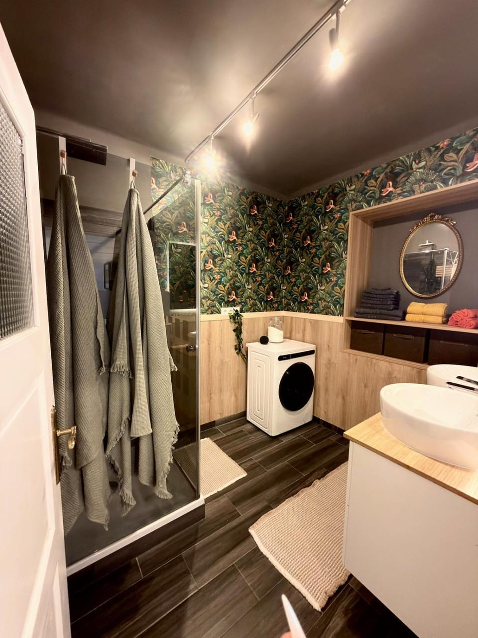 Shower, Bathroom, washing machine, dryer