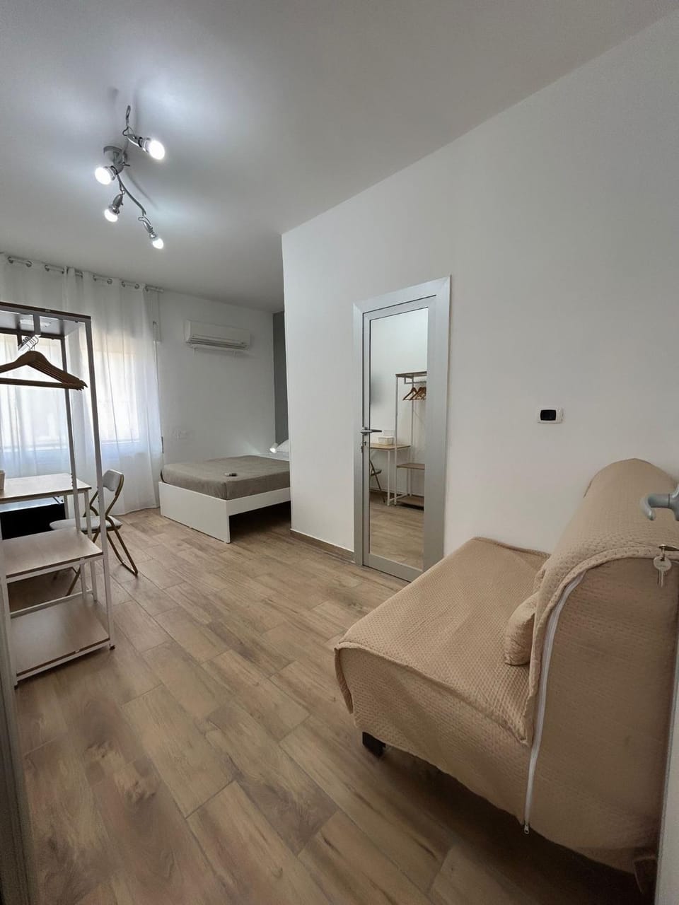 Binario 14 Porta Nolana Bed and Breakfast in Naples