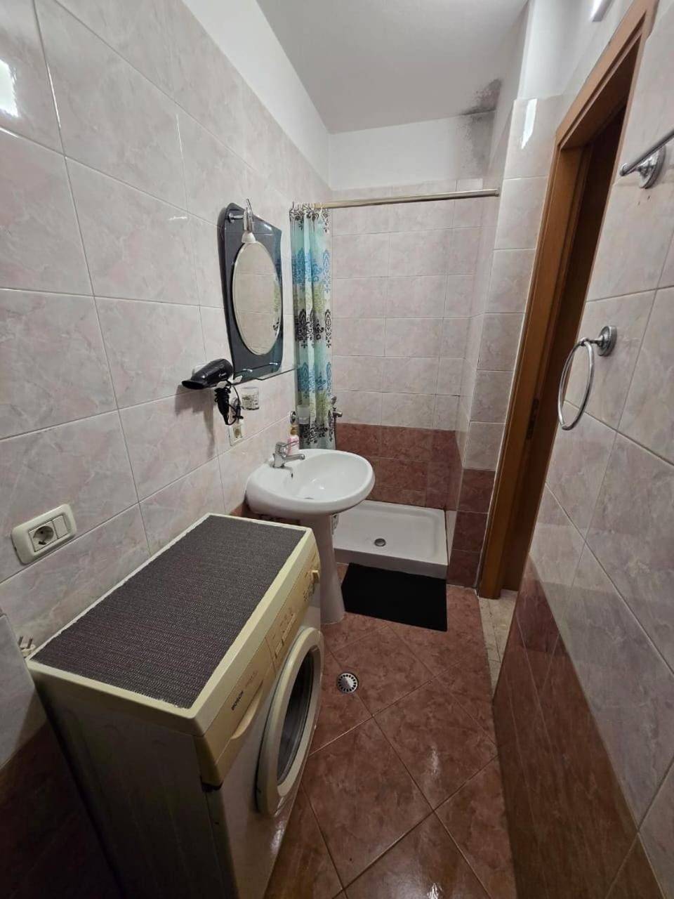 Shower, Toilet, Bathroom, washing machine