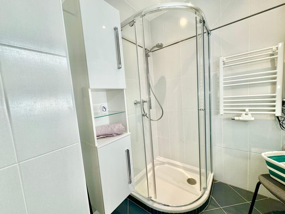 Happy Home near Airport - Free Parking Apartment in Vienna
