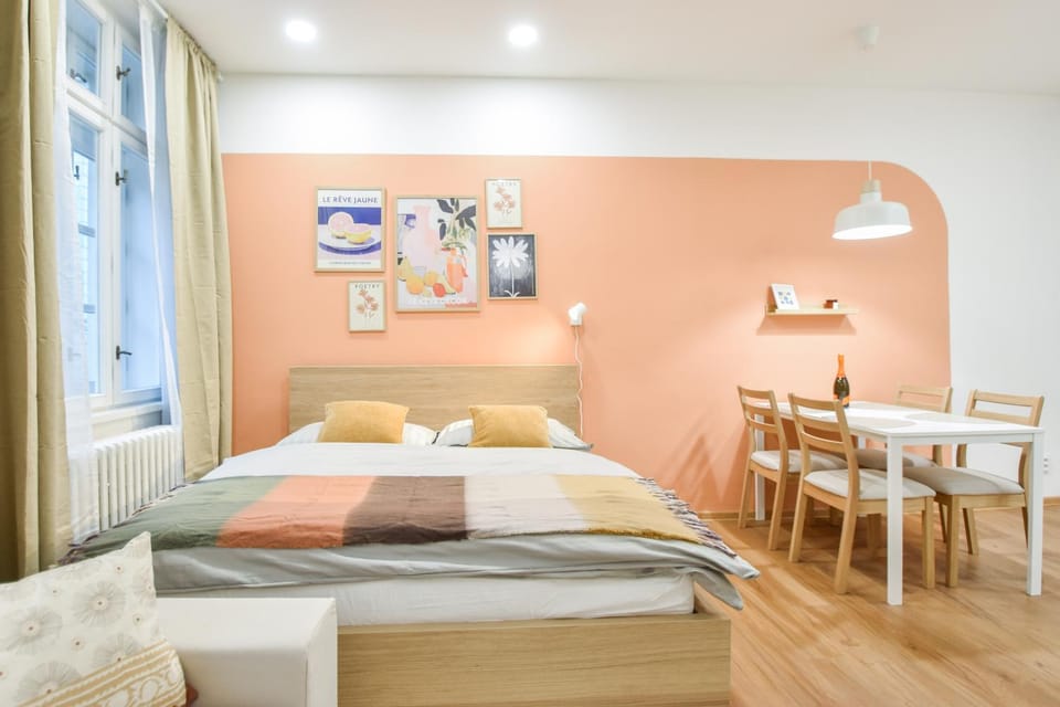 Bed, Photo of the whole room, Dining area