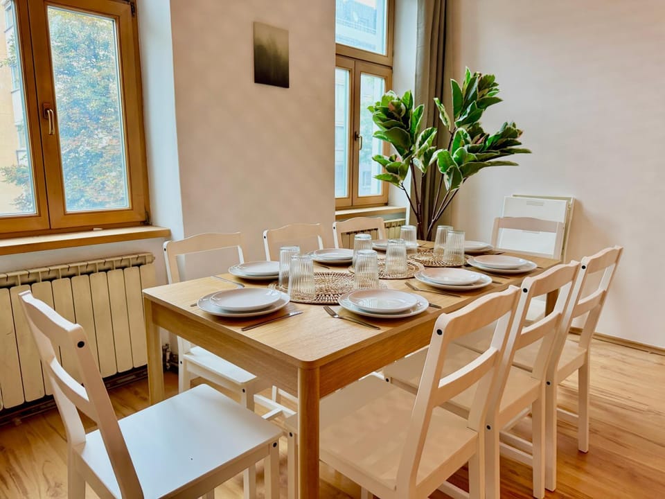 105 m2 Renovated Apartment Near Metro Apartment in Vienna