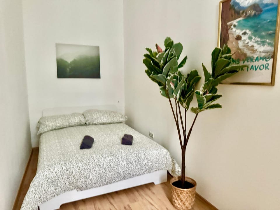 105 m2 Renovated Apartment Near Metro Apartment in Vienna