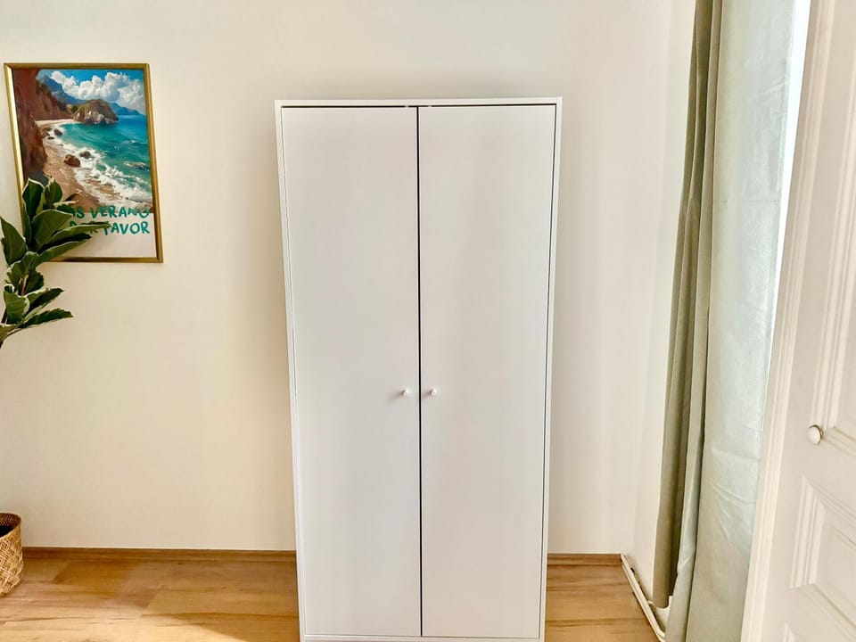 105 m2 Renovated Apartment Near Metro Apartment in Vienna