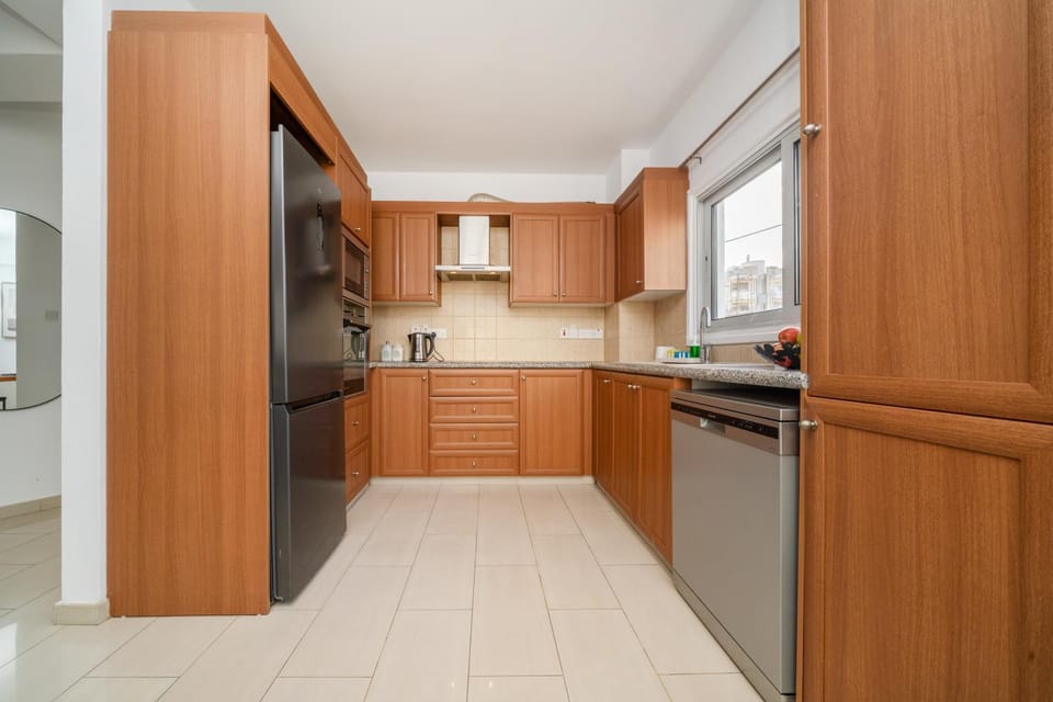 Kitchen or kitchenette, dishwasher, oven, stove