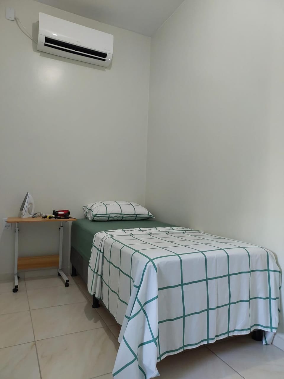 Bed, Photo of the whole room, Bedroom, air conditioner