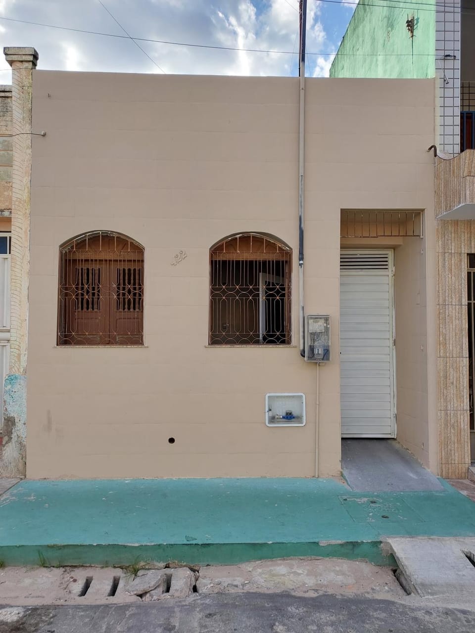 Property building, Facade/entrance, Day