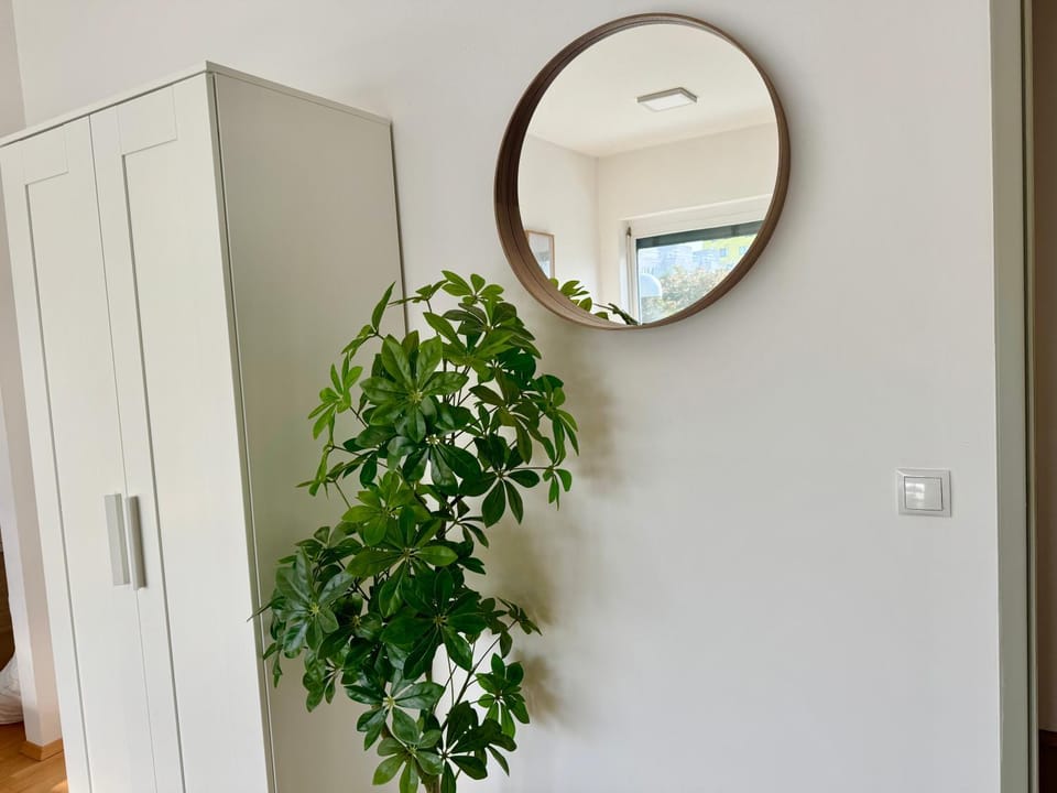 145 m2 4-Bedroom Apartment with Balcony & Free Parking Apartment in Vienna