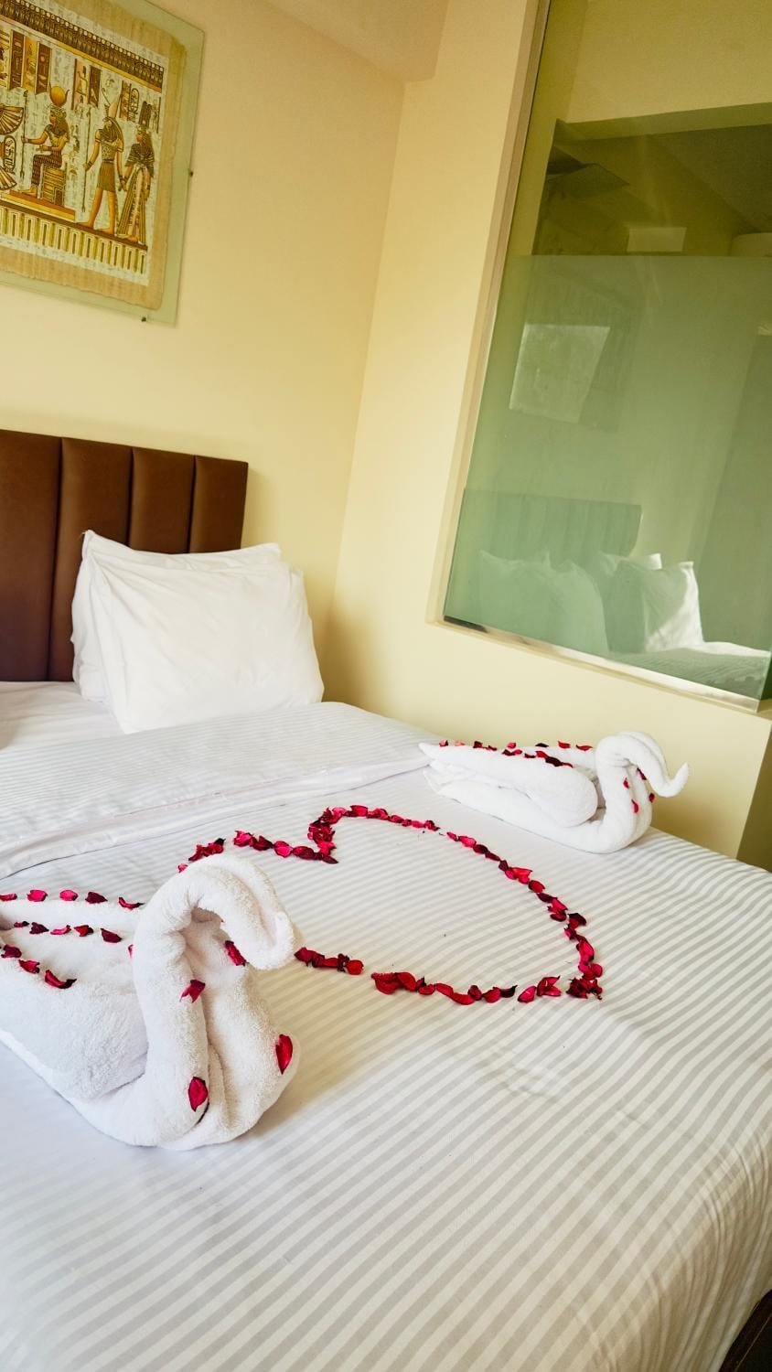 Bed, Photo of the whole room, Bedroom, towels