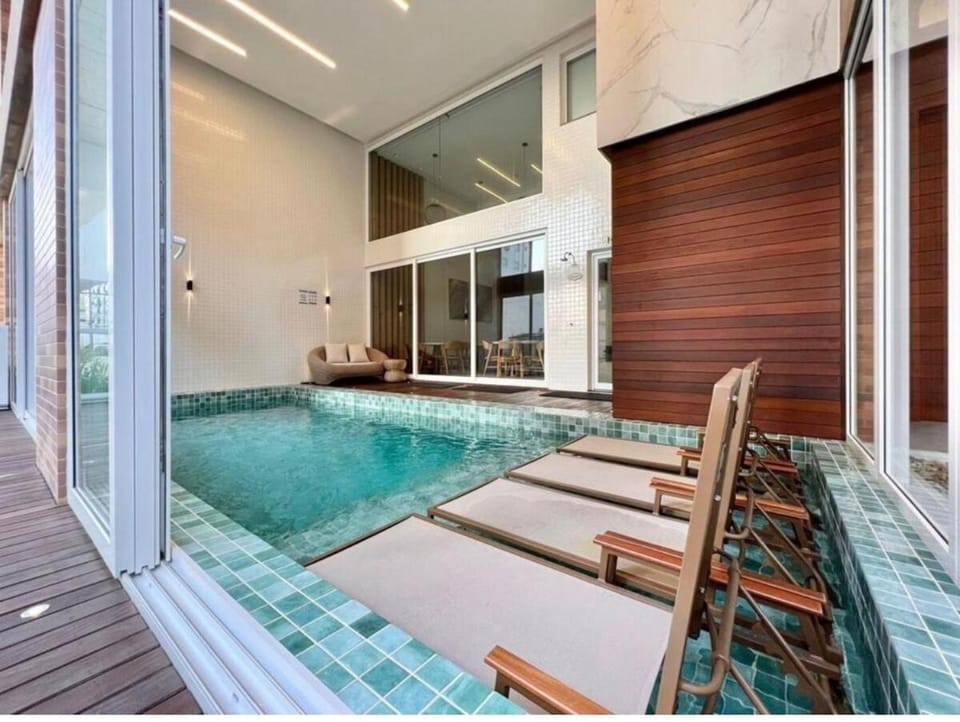 Pool view, Swimming pool, sunbed