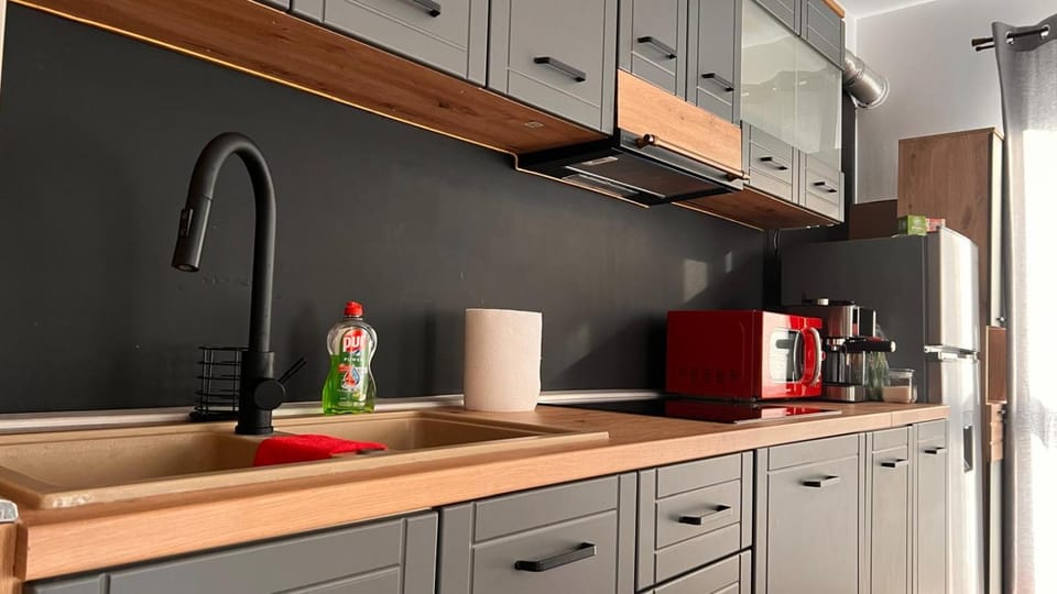 Coffee/tea facilities, dishwasher, microwave, stove, stove, kitchen