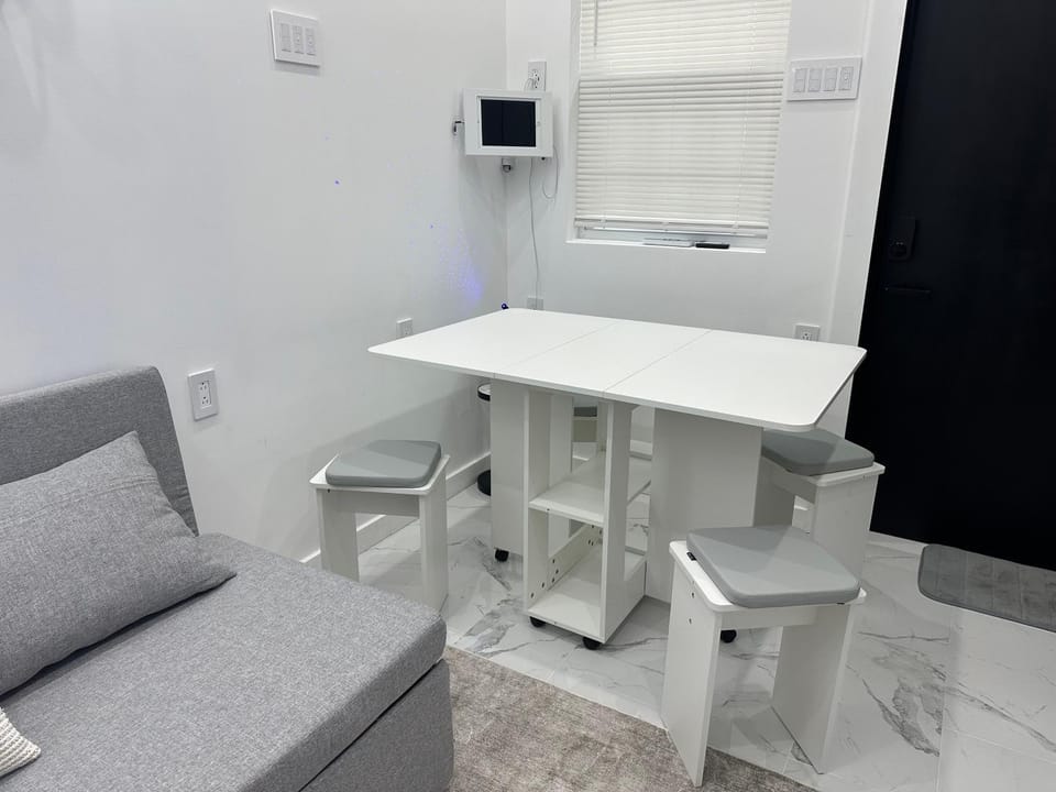 Modern Tiny Home Fast NYC Access Private Apartment in Bayonne