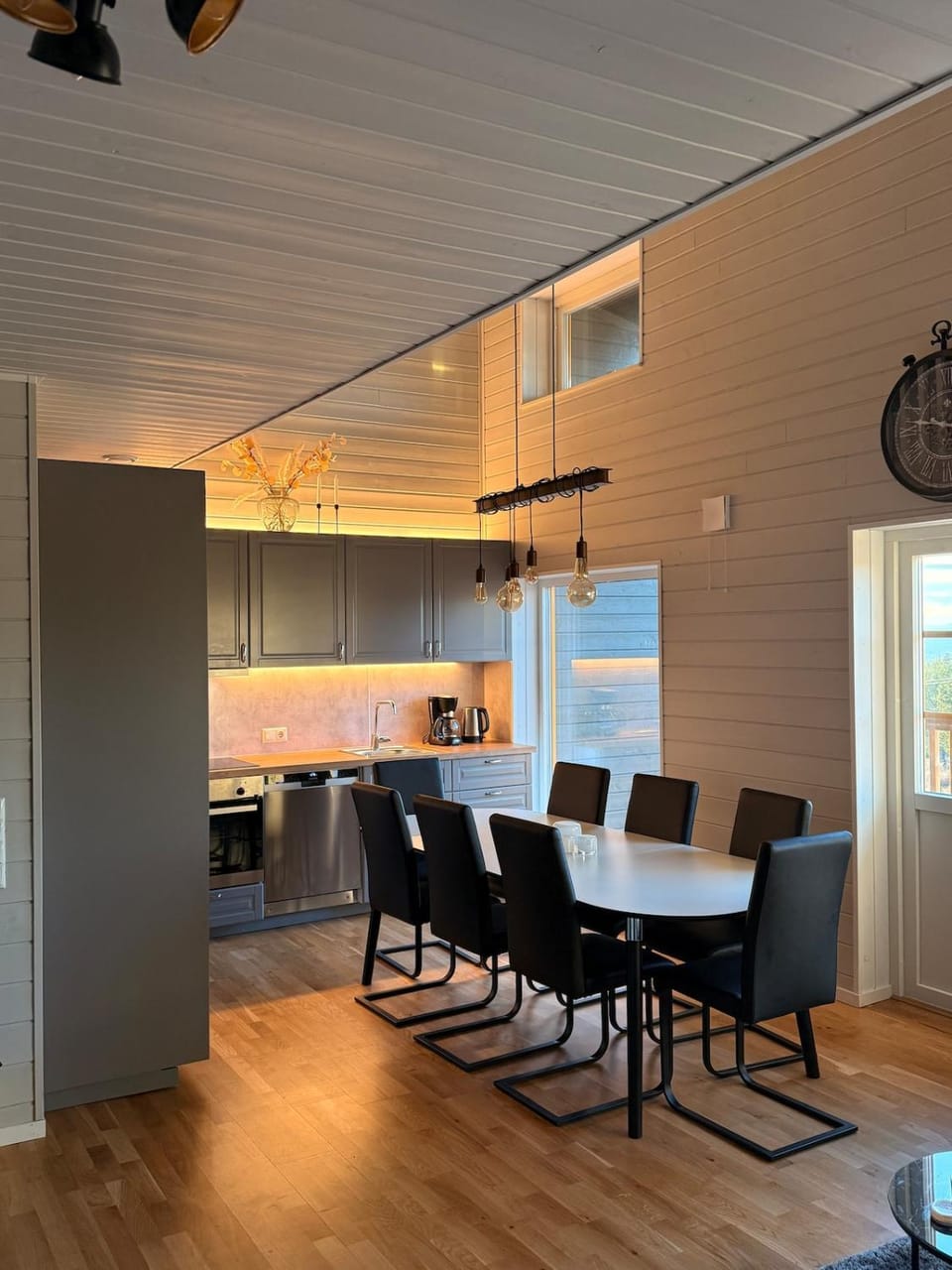 Kitchen or kitchenette, Seating area, Dining area, pet friendly, stove