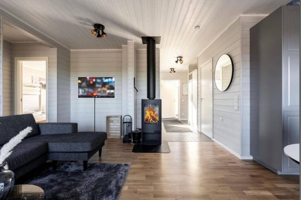 TV and multimedia, Living room, Seating area, fireplace