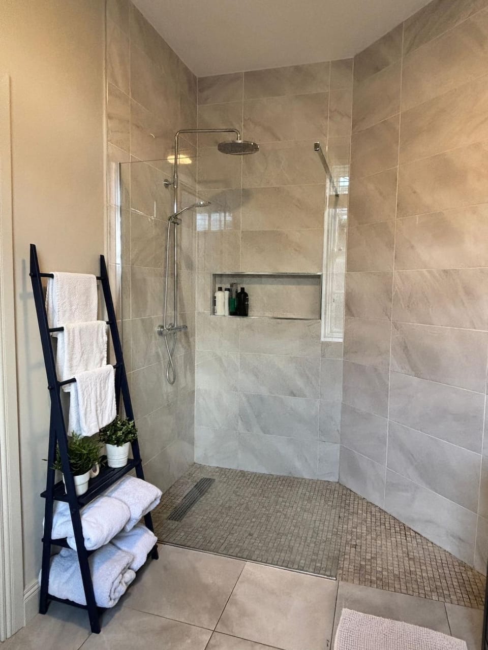 Shower, Bathroom, towels