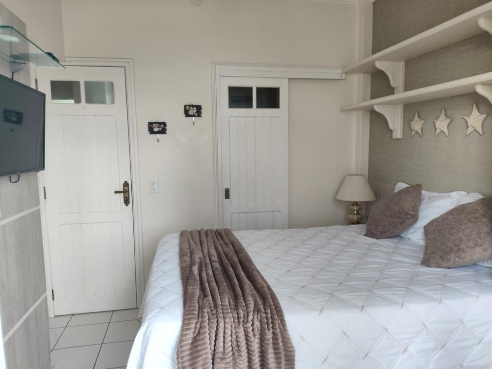 Bed, TV and multimedia, Photo of the whole room, Bedroom, wardrobe