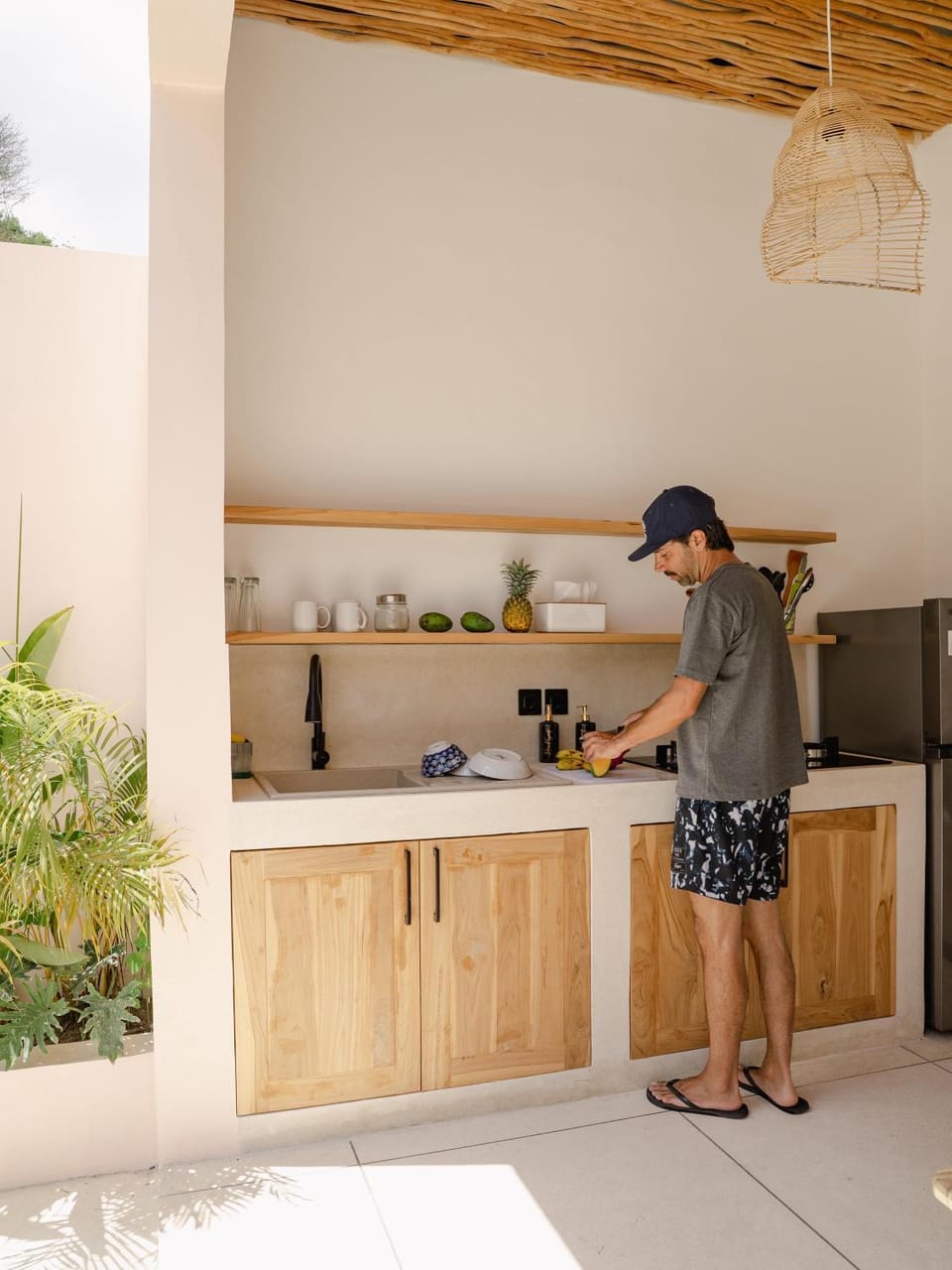 Coffee/tea facilities, Kitchen or kitchenette, Dining area, Food, minibar