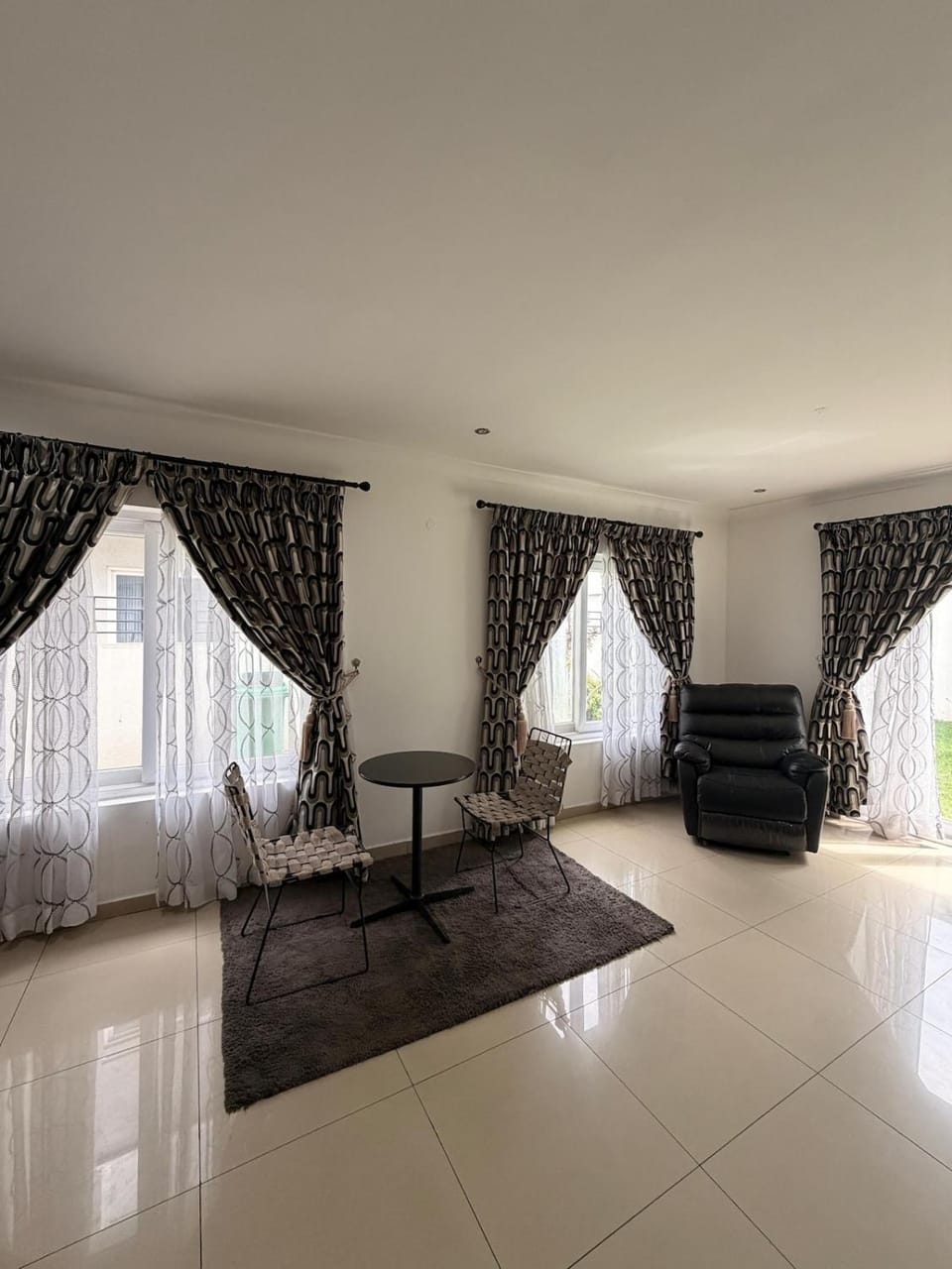 4BR Town House Cantonments, Pool, Private Garden Apartment in Accra