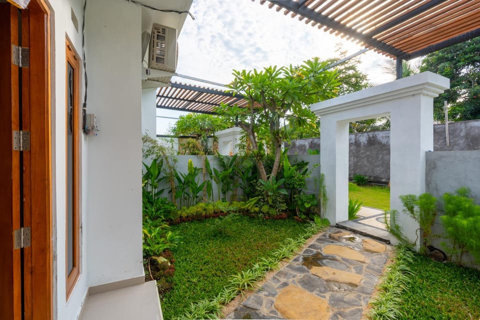 Property building, Photo of the whole room, Garden view, Street view