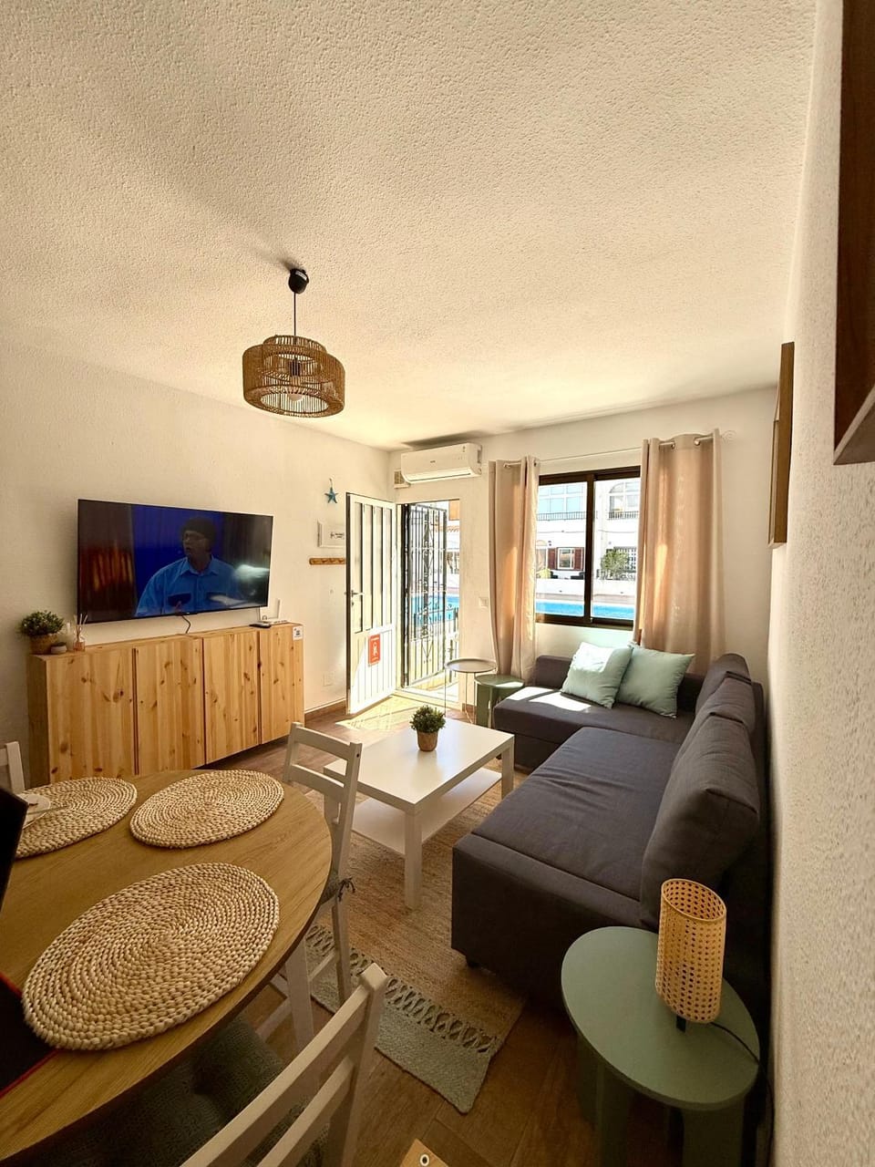 Living room, Seating area, Evening entertainment