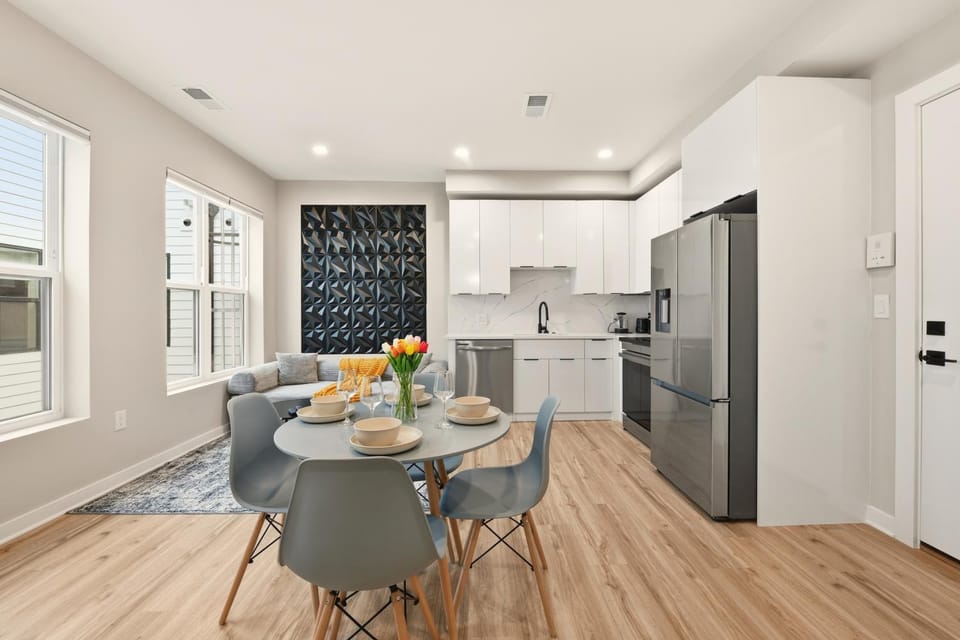 Kitchen or kitchenette, Dining area, dishwasher, oven, stove