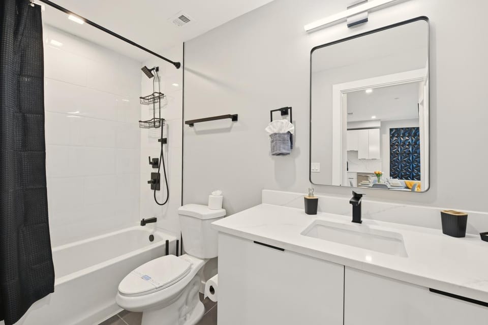 Shower, Toilet, Bath, towels