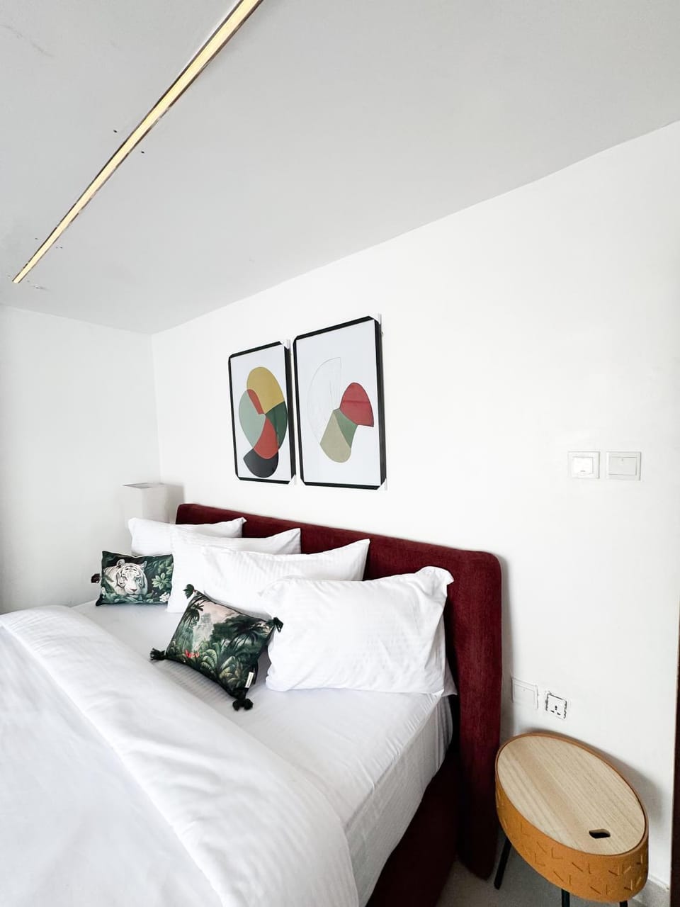 Photo of the whole room, Seating area, Bedroom