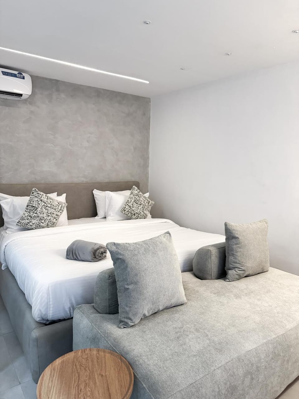 Living room, Photo of the whole room, Seating area, Bedroom, air conditioner