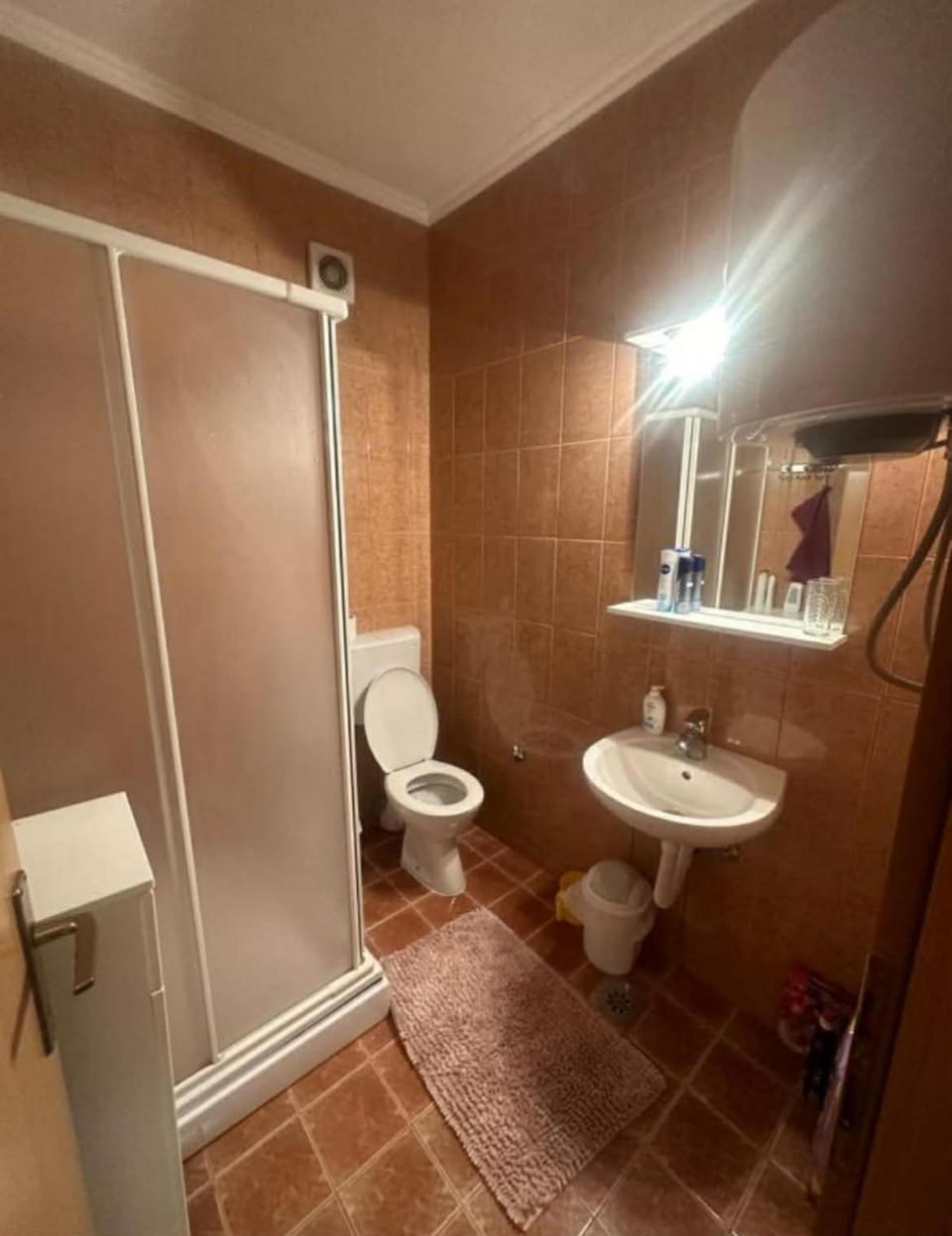 Shower, Toilet, Bathroom, towels
