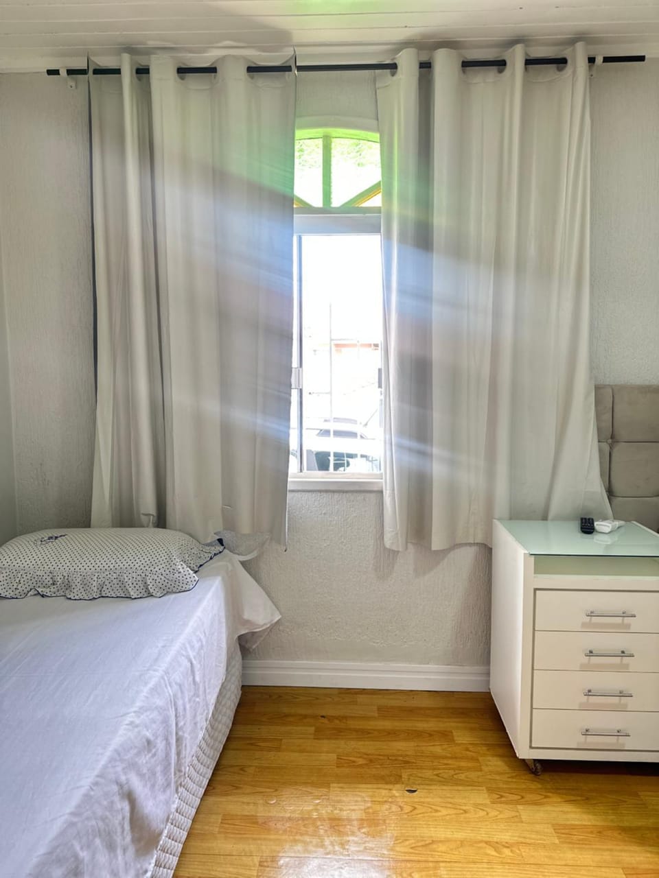 Suite em Hospedagem 100m da BR! Bed and Breakfast in São José