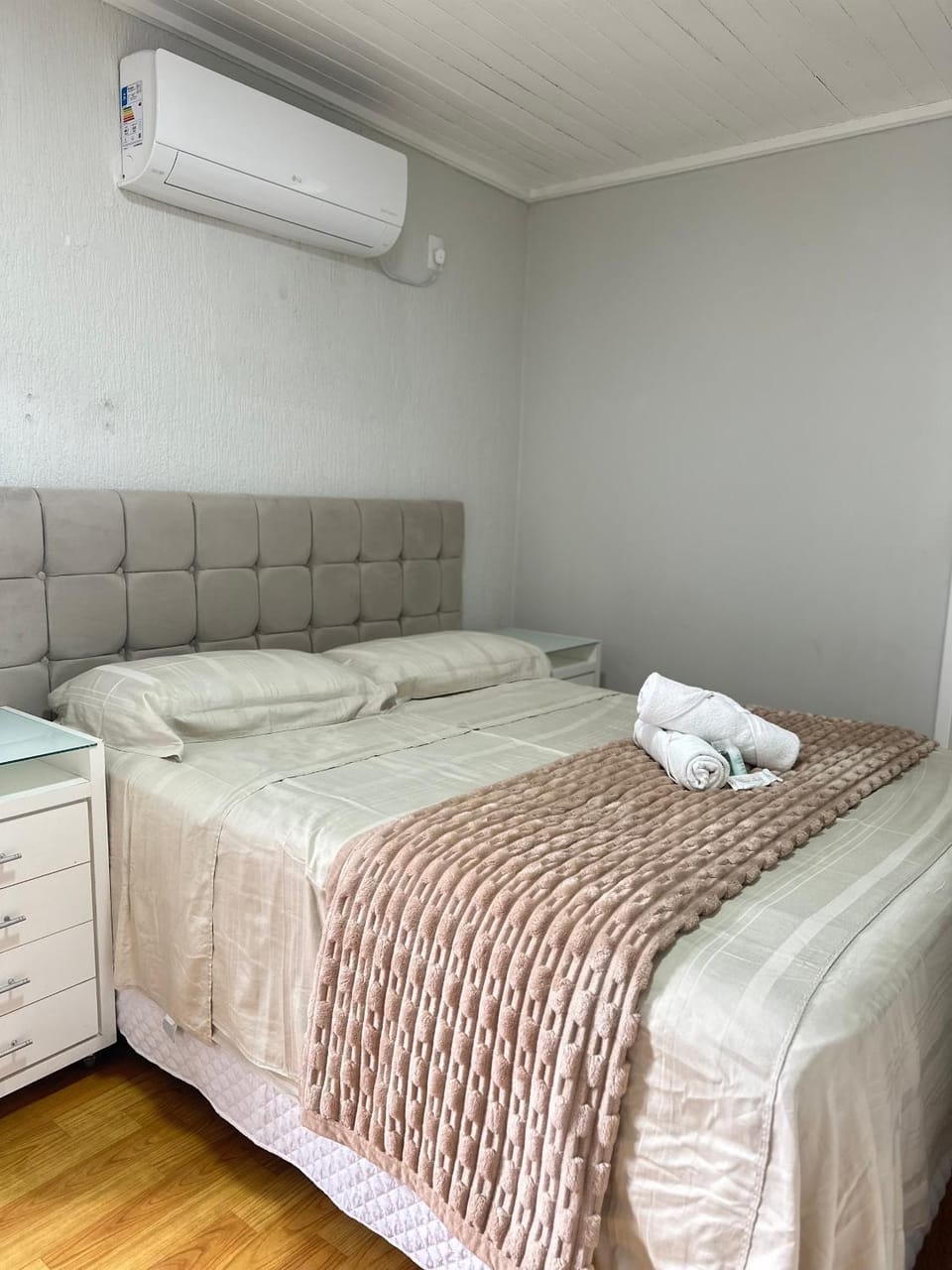 Suite em Hospedagem 100m da BR! Bed and Breakfast in São José