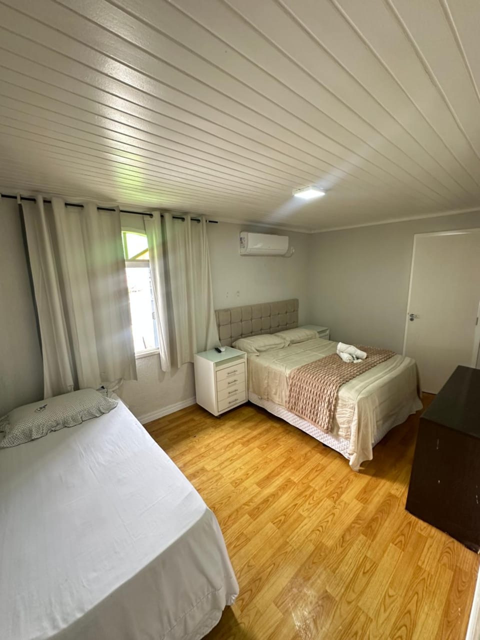 Suite em Hospedagem 100m da BR! Bed and Breakfast in São José