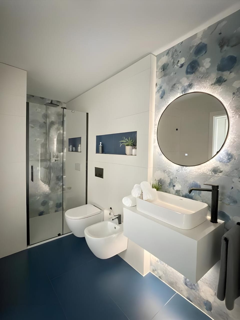 Shower, Toilet, Bathroom, bidet, hair dryier