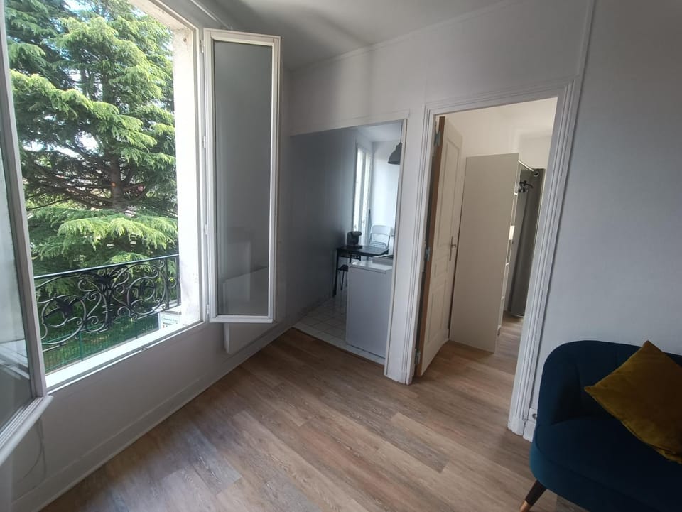 T2 Cosy 20 min Paris Apartment in Île-de-France