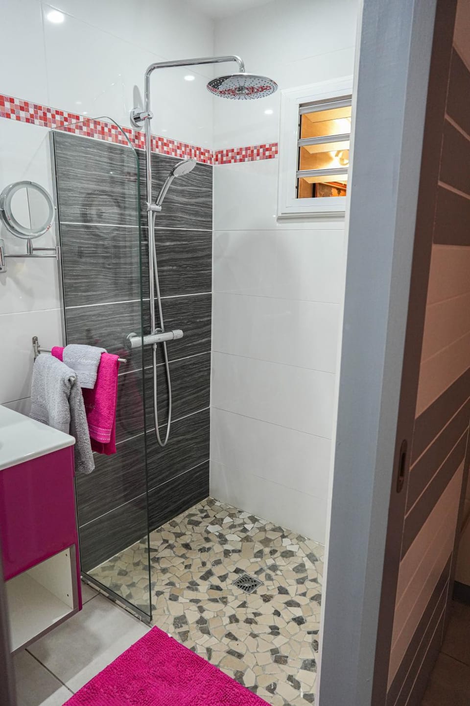 Shower, Bathroom, towels