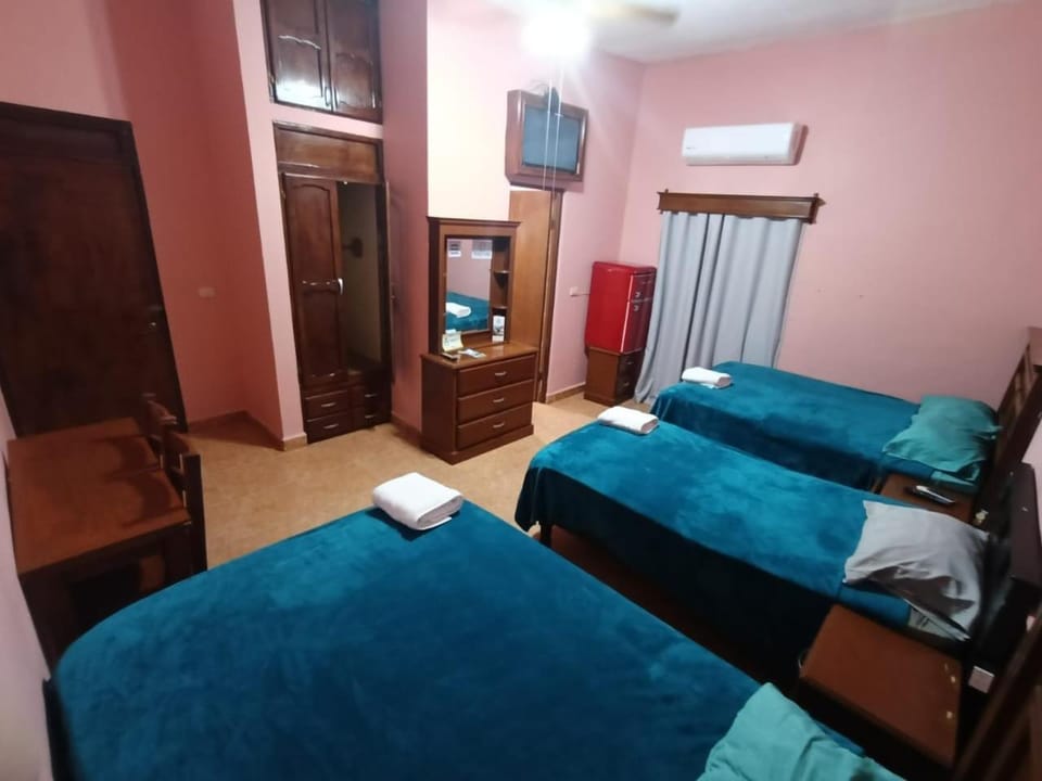 Photo of the whole room, towels, air conditioner