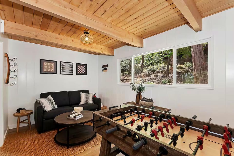 Game Room, Seating area