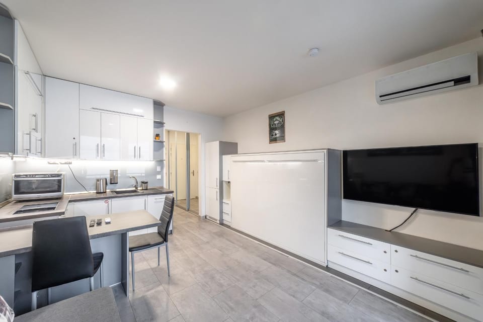 TV and multimedia, Living room, Seating area, kitchen