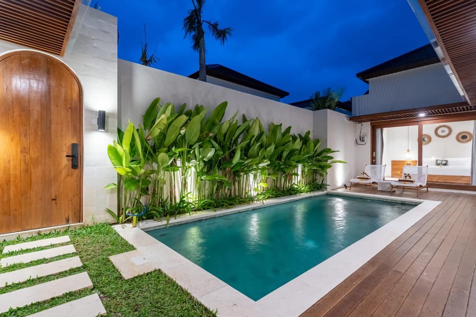 Patio, Pool view, Swimming pool, sunbed