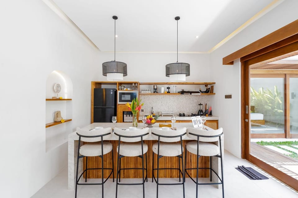Kitchen or kitchenette, Dining area, stove