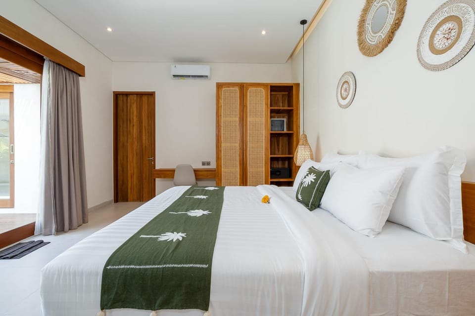Bed, Photo of the whole room, Bedroom, wardrobe, air conditioner