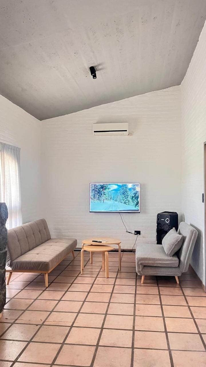 TV and multimedia, Living room, Seating area, air conditioner