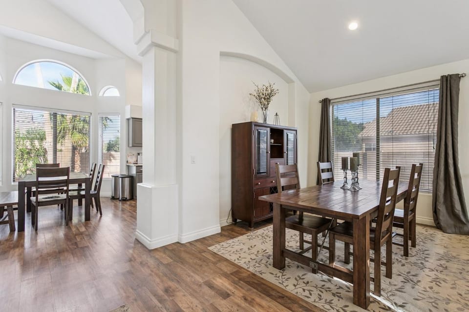 Day, Seating area, Dining area, furniture